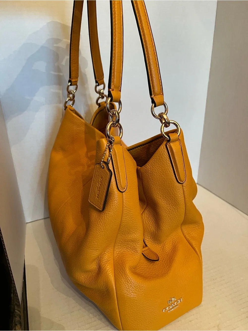 NWOT Coach Orange Pebbled Shoulder Bag Large Zip Gold Hardware with Wristlet